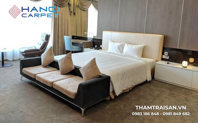 Thảm nỉ trơn trải sàn phòng ngủ sạch sẽ
