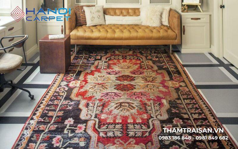 Thảm dệt kiểu Ba Tư với hoa văn sắc nét, tinh xảo