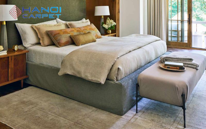 Cách sắp xếp đồ nội thất xung quanh thảm trang trí cho phòng ngủ