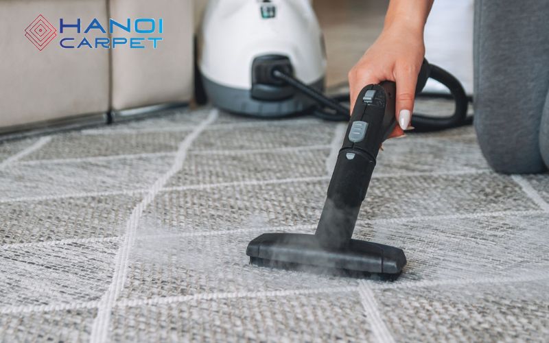 Dùng hơi nước để làm phẳng thảm bị phồng