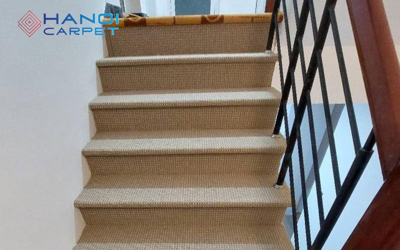 Khi nào nên và không nên trải thảm cầu thang?