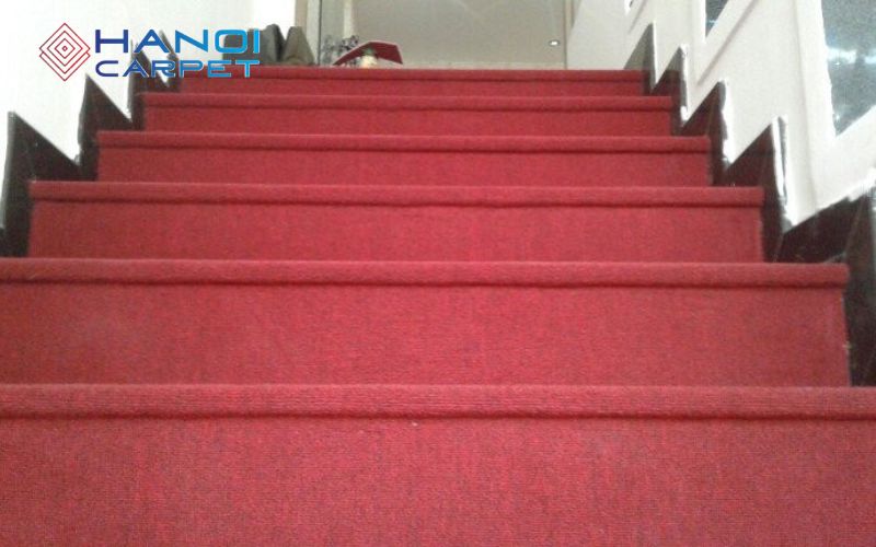 Thảm nỉ giá rẻ trải cầu thang