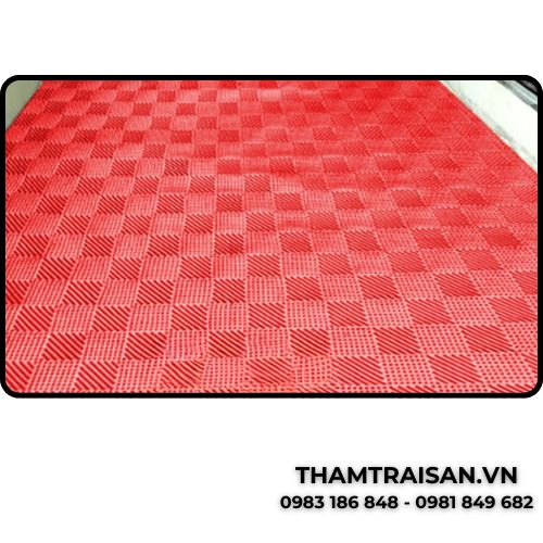 Thảm nhựa đinh sọc màu đỏ