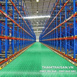 Thảm nhựa liền bề mặt hình que diêm màu xanh lá