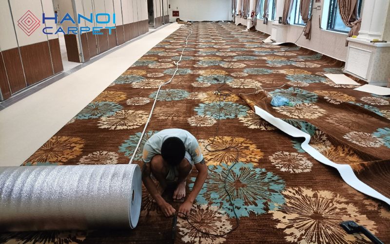 Chọn thảm cho sảnh chờ khách sạn với họa tiết bản to