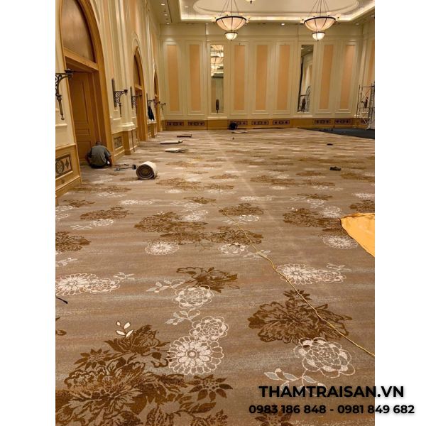 Hình ảnh thi công thảm trải khách sạn VI002