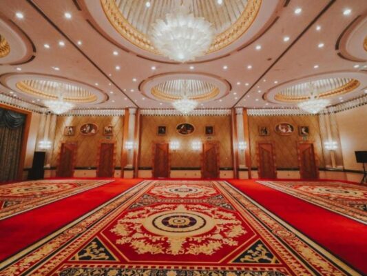 Thảm khánh tiết là gì