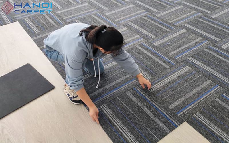 Vì sao nên chọn thảm tấm văn phòng 50x50?