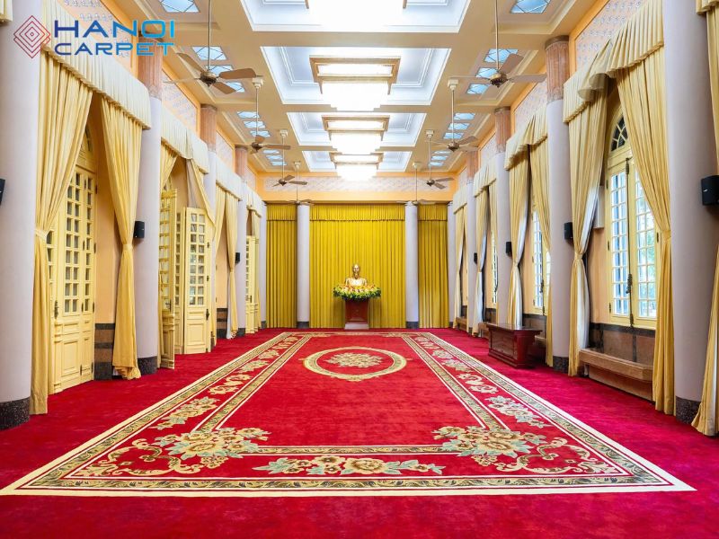 Chất liệu thảm bền bỉ, hoa văn sắc sảo, tinh tế