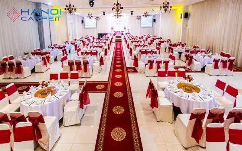 Thảm đỏ sự kiện có hoa văn