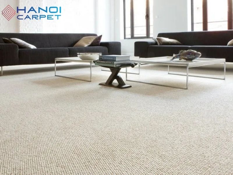 Thảm giúp phòng khách Á Đông thêm chiều sâu mà vẫn giữ được sự trang nhã