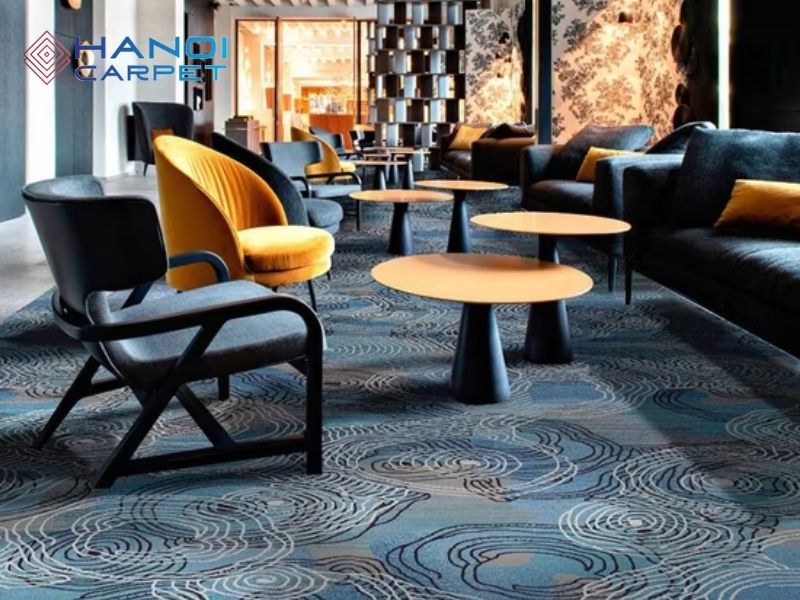 Sợi len tự nhiên còn có đặc tính kháng khuẩn và chống bám bụi, góp phần kéo dài tuổi thọ thực tế của thảm Axminster