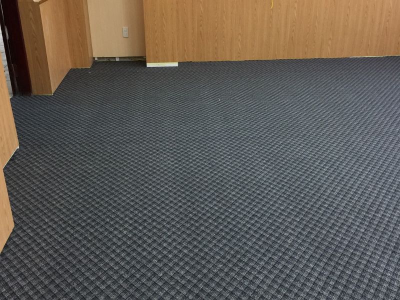 Thời gian thi công thảm cuộn nhanh chóng