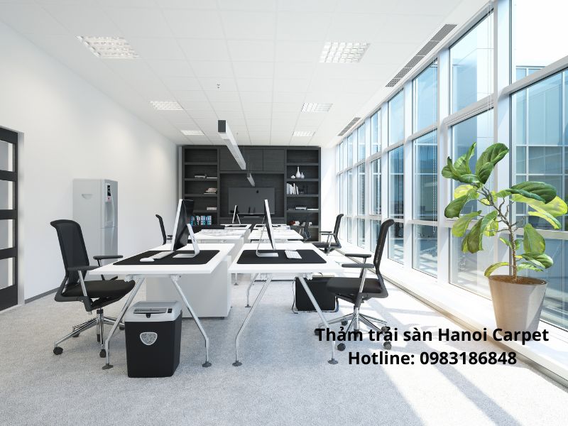 Văn phòng có màu sắc chủ đạo trắng đen nên chọn thảm sáng màu giúp không gian rộng mở hơn