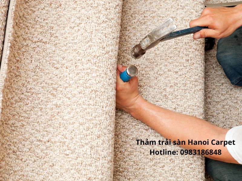 Thi công thảm trải cầu thang