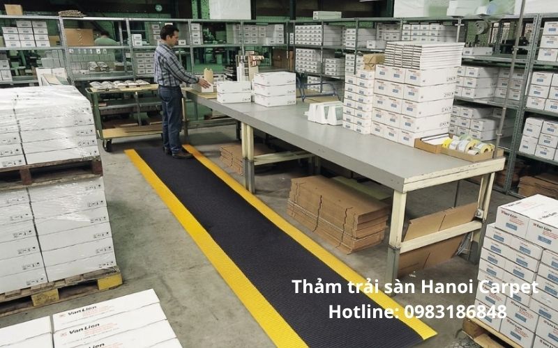 Thảm chống mỏi ứng dụng trong nhà máy sản xuất 