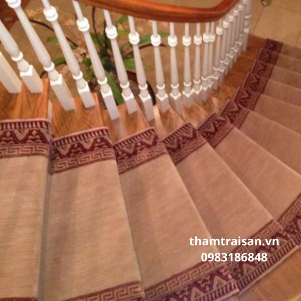 Thảm len cầu thang Axminster mùa nâu hoa văn