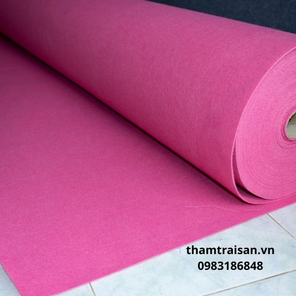 Thảm nỉ cuộn màu hồng phấn
