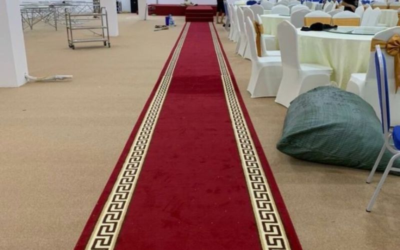 Thảm nỉ phù hợp sân khấu sự kiện ngắn hạn