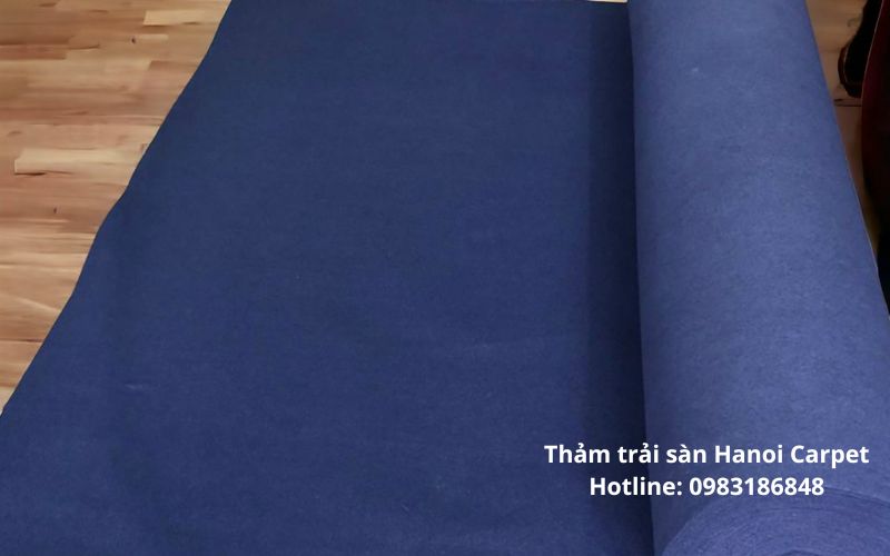 Thảm màu xanh dương đậm
