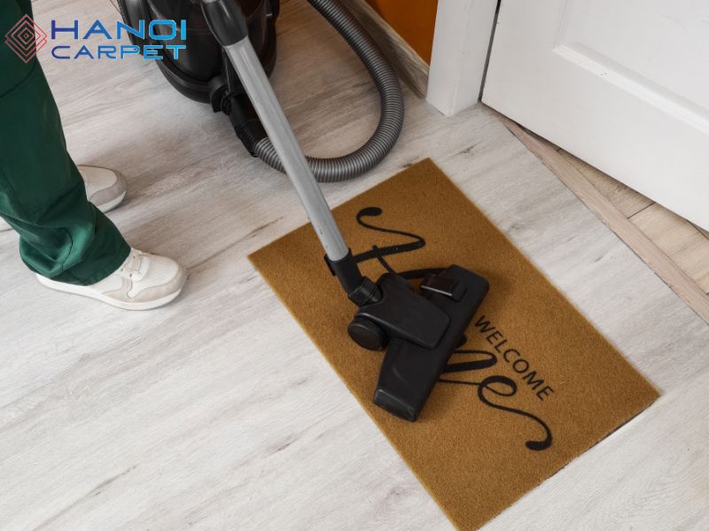 Hút bụi thảm chùi chân thường xuyên